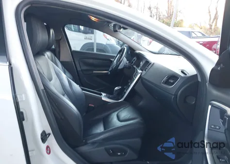 2013 Volvo S60 T5 z USA, uszkodzony, nr VIN YV1612FS1D2206007